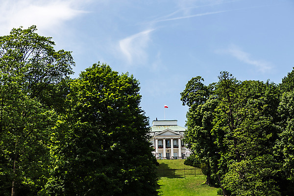 포토 JPG 주간 나무 식물 해외풍경 공원 유럽 자연 하늘 풍경 사람없음 야외 건물 동유럽 폴란드 바르샤바 와지엔키공원 와지엔키궁전 국내포토 자연요소 해외 건축물 공공시설 나라 궁전 생태계 파일형식