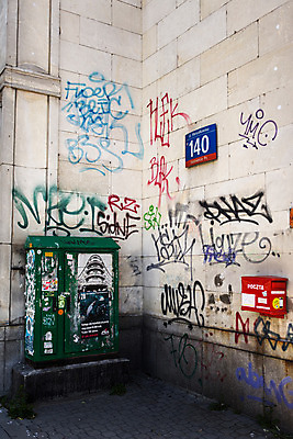 포토 JPG 주간 해외풍경 유럽 벽 풍경 사람없음 야외 낙서 그래피티 동유럽 폴란드 바르샤바 국내포토 자연요소 해외 나라 그림 파일형식