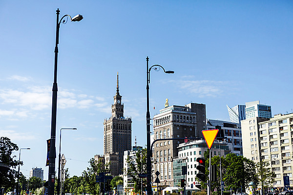 포토 JPG 주간 해외풍경 유럽 가로등 풍경 빌딩 사람없음 야외 건물 도시 동유럽 폴란드 바르샤바 문학과학궁전 국내포토 자연요소 해외 건축물 공공시설 나라 궁전 파일형식