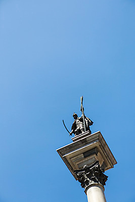 포토 JPG 주간 해외풍경 유럽 하늘 풍경 사람없음 야외 동상 동유럽 폴란드 구시가지 바르샤바 국내포토 자연요소 해외 나라 조형물 기념물 파일형식