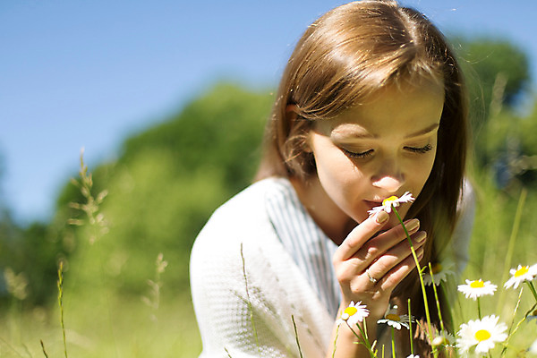 포토 JPG 주간 서양인 외국인 나무 식물 해외풍경 해외 라이프스타일 공원 여자 꽃 휴식 한명 사람 20대 성인 야외 일상 자유 냄새 폴란드 바르샤바 와지엔키공원 여자만 여자한명만 성인여자만 청년만 청년여자만 성인한명만 청년여자한명만 성인여자한명만 성인만 국내포토 자연요소 1 공공시설 유럽 컨셉 인종 풍경 청년 라이프 생활 파일형식