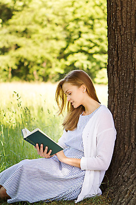 포토 JPG 주간 서양인 외국인 나무 식물 해외풍경 해외 라이프스타일 공원 여자 휴식 한명 사람 20대 성인 야외 일상 책 독서 자유 폴란드 바르샤바 와지엔키공원 여자만 여자한명만 성인여자만 청년만 청년여자만 성인한명만 청년여자한명만 성인여자한명만 성인만 국내포토 자연요소 1 공공시설 유럽 컨셉 인종 풍경 청년 라이프 생활 파일형식