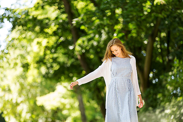 포토 JPG 주간 서양인 외국인 나무 식물 해외풍경 해외 라이프스타일 공원 여자 휴식 한명 사람 20대 성인 야외 일상 산책 자유 폴란드 바르샤바 와지엔키공원 여자만 여자한명만 성인여자만 청년만 청년여자만 성인한명만 청년여자한명만 성인여자한명만 성인만 국내포토 자연요소 1 공공시설 유럽 컨셉 인종 풍경 청년 라이프 생활 파일형식