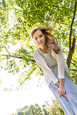 포토 JPG 주간 서양인 외국인 나무 식물 해외풍경 해외 라이프스타일 공원 여자 휴식 한명 사람 20대 성인 야외 일상 자유 폴란드 바르샤바 와지엔키공원 여자만 여자한명만 성인여자만 청년만 청년여자만 성인한명만 청년여자한명만 성인여자한명만 성인만 내려보기 국내포토 자연요소 1 공공시설 유럽 컨셉 모션 인종 풍경 청년 라이프 생활 파일형식