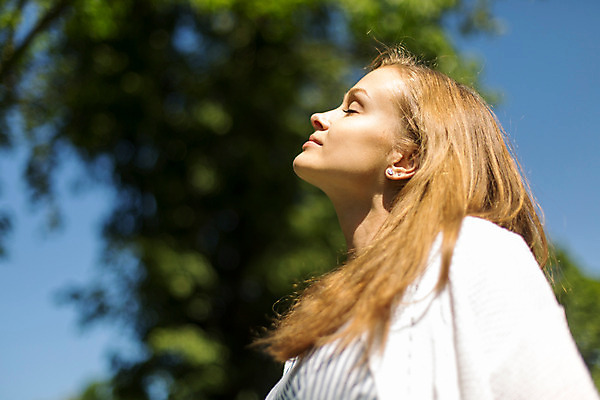 포토 JPG 주간 서양인 외국인 나무 식물 해외풍경 해외 라이프스타일 공원 여자 휴식 한명 사람 20대 성인 야외 일상 눈감음 자유 선탠 폴란드 바르샤바 와지엔키공원 여자만 여자한명만 성인여자만 청년만 청년여자만 성인한명만 청년여자한명만 성인여자한명만 성인만 국내포토 자연요소 1 공공시설 유럽 컨셉 모션 인종 풍경 청년 라이프 생활 파일형식