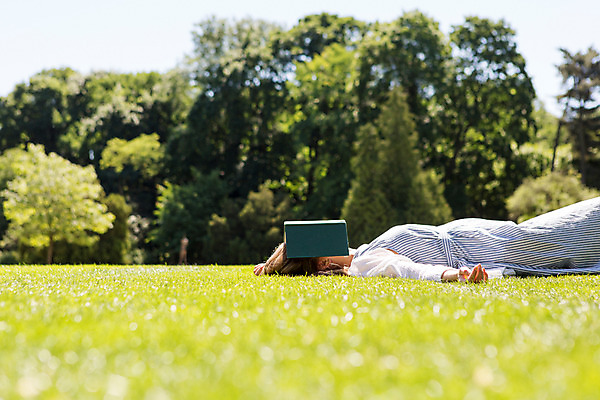 포토 JPG 주간 서양인 외국인 나무 식물 해외풍경 해외 라이프스타일 공원 여자 휴식 한명 사람 20대 성인 야외 일상 책 눕기 자유 선탠 폴란드 바르샤바 와지엔키공원 여자만 여자한명만 성인여자만 청년만 청년여자만 성인한명만 청년여자한명만 성인여자한명만 성인만 국내포토 자연요소 1 공공시설 유럽 컨셉 모션 인종 풍경 청년 라이프 생활 파일형식