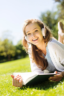 포토 JPG 주간 서양인 외국인 나무 식물 해외풍경 해외 라이프스타일 공원 여자 휴식 한명 사람 20대 성인 야외 일상 책 독서 헤드셋 음악감상 자유 폴란드 바르샤바 와지엔키공원 여자만 여자한명만 성인여자만 청년만 청년여자만 성인한명만 청년여자한명만 성인여자한명만 성인만 국내포토 자연요소 1 공공시설 유럽 음향기기 컨셉 인종 풍경 청년 라이프 생활 헤드폰 감상 파일형식