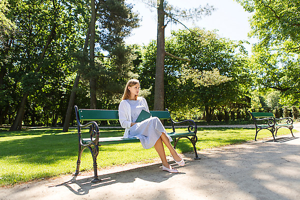 포토 JPG 주간 전신 서양인 외국인 나무 식물 해외풍경 해외 라이프스타일 공원 여자 벤치 휴식 한명 사람 앉기 20대 성인 야외 일상 책 자유 폴란드 바르샤바 와지엔키공원 여자만 여자한명만 성인여자만 청년만 청년여자만 성인한명만 청년여자한명만 성인여자한명만 성인만 국내포토 자연요소 1 공공시설 유럽 컨셉 의자 모션 인종 풍경 청년 라이프 생활 파일형식