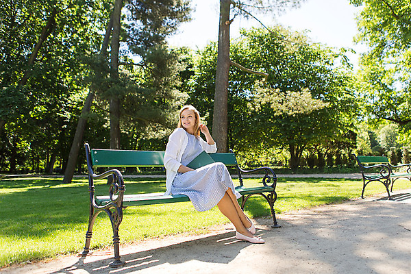 포토 JPG 주간 전신 서양인 외국인 나무 식물 해외풍경 해외 라이프스타일 공원 여자 벤치 휴식 한명 사람 앉기 20대 성인 야외 일상 책 자유 폴란드 바르샤바 와지엔키공원 여자만 여자한명만 성인여자만 청년만 청년여자만 성인한명만 청년여자한명만 성인여자한명만 성인만 국내포토 자연요소 1 공공시설 유럽 컨셉 의자 모션 인종 풍경 청년 라이프 생활 파일형식