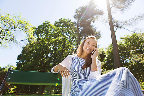 포토 JPG 주간 서양인 외국인 나무 식물 해외풍경 해외 라이프스타일 공원 여자 벤치 휴식 한명 사람 앉기 20대 성인 야외 일상 스마트폰 자유 통화 폴란드 바르샤바 와지엔키공원 여자만 여자한명만 성인여자만 청년만 청년여자만 성인한명만 청년여자한명만 성인여자한명만 성인만 국내포토 자연요소 1 공공시설 유럽 컨셉 의자 모션 인종 풍경 청년 라이프 생활 핸드폰 스마트기기 파일형식
