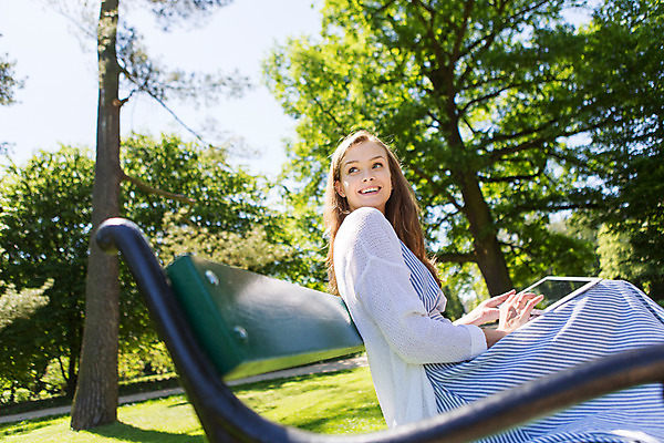 포토 JPG 주간 서양인 외국인 나무 식물 해외풍경 해외 라이프스타일 공원 여자 벤치 휴식 한명 사람 앉기 20대 성인 야외 일상 태블릿 자유 폴란드 바르샤바 와지엔키공원 여자만 여자한명만 성인여자만 청년만 청년여자만 성인한명만 청년여자한명만 성인여자한명만 성인만 국내포토 자연요소 1 공공시설 유럽 컨셉 의자 모션 인종 풍경 청년 라이프 생활 전자제품 스마트기기 파일형식