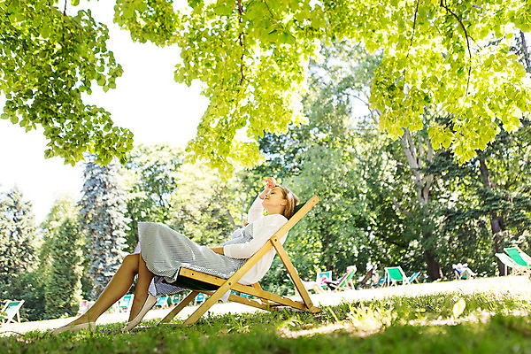 포토 JPG 주간 전신 서양인 외국인 나무 식물 해외풍경 해외 라이프스타일 공원 여자 휴식 한명 사람 앉기 20대 성인 야외 일상 자유 폴란드 야외의자 바르샤바 와지엔키공원 여자만 여자한명만 성인여자만 청년만 청년여자만 성인한명만 청년여자한명만 성인여자한명만 성인만 국내포토 자연요소 1 공공시설 유럽 컨셉 의자 모션 인종 풍경 청년 라이프 생활 파일형식