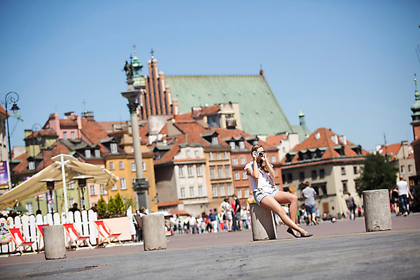 포토 JPG 주간 서양인 외국인 해외풍경 해외 라이프스타일 여자 거리 한명 사람 20대 성인 야외 일상 카메라 사진촬영 자유 광장 폴란드 구시가지 바르샤바 잠코비광장 여자만 여자한명만 성인여자만 청년만 청년여자만 성인한명만 청년여자한명만 성인여자한명만 성인만 국내포토 자연요소 1 유럽 컨셉 인종 풍경 청년 라이프 생활 전자제품 촬영 파일형식