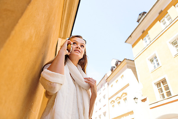 포토 JPG 주간 서양인 외국인 해외풍경 해외 라이프스타일 여자 가방 거리 한명 사람 20대 성인 야외 일상 스마트폰 선글라스 자유 골목길 통화 폴란드 구시가지 바르샤바 여자만 여자한명만 성인여자만 청년만 청년여자만 성인한명만 청년여자한명만 성인여자한명만 성인만 국내포토 자연요소 1 잡화 유럽 안경 길 컨셉 모션 인종 풍경 청년 라이프 생활 핸드폰 스마트기기 파일형식