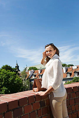 포토 JPG 주간 서양인 외국인 해외풍경 해외 라이프스타일 여자 휴식 돌담 한명 서기 사람 20대 성인 야외 일상 자유 벽돌담 폴란드 구시가지 바르샤바 여자만 여자한명만 성인여자만 청년만 청년여자만 성인한명만 청년여자한명만 성인여자한명만 성인만 국내포토 자연요소 1 유럽 컨셉 모션 벽돌 인종 풍경 청년 라이프 생활 담장 돌_바위 파일형식