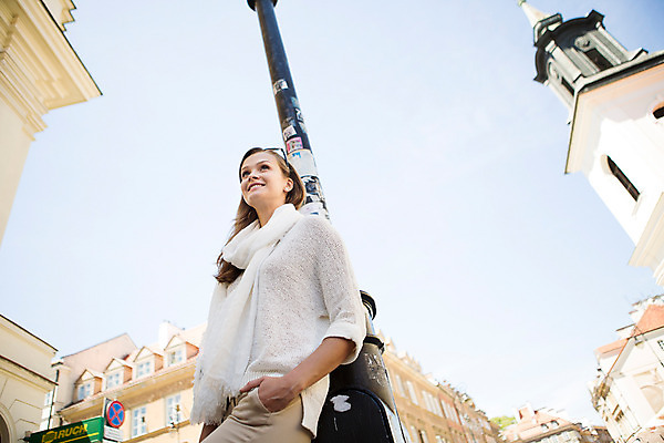 포토 JPG 주간 서양인 외국인 해외풍경 해외 라이프스타일 여자 가로등 거리 한명 사람 20대 성인 야외 일상 자유 폴란드 구시가지 바르샤바 여자만 여자한명만 성인여자만 청년만 청년여자만 성인한명만 청년여자한명만 성인여자한명만 성인만 국내포토 자연요소 1 공공시설 유럽 컨셉 인종 풍경 청년 라이프 생활 파일형식