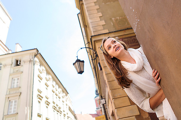포토 JPG 주간 서양인 외국인 해외풍경 해외 라이프스타일 여자 한명 사람 20대 성인 야외 건물 일상 마을 자유 골목길 폴란드 구시가지 바르샤바 여자만 여자한명만 성인여자만 청년만 청년여자만 성인한명만 청년여자한명만 성인여자한명만 성인만 국내포토 자연요소 1 건축물 유럽 길 컨셉 인종 풍경 청년 라이프 생활 파일형식