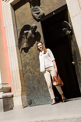 포토 JPG 주간 전신 서양인 외국인 해외풍경 해외 라이프스타일 여자 가방 한명 서기 사람 20대 성인 야외 일상 문 자유 폴란드 구시가지 바르샤바 여자만 여자한명만 성인여자만 청년만 청년여자만 성인한명만 청년여자한명만 성인여자한명만 성인만 국내포토 자연요소 1 잡화 유럽 컨셉 모션 인종 풍경 청년 라이프 생활 파일형식