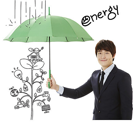 식물 편집이미지 남자 지구 캠페인 우산 전구 자동차 포토일러 주택 한명 웃음 들기 사람 동양인 정장 상반신 20대 성인 초록색 태양 새싹 자연보호 그린캠페인 한국인 에너지 비즈니스맨 비 그린에너지 수도꼭지 에코 태양에너지 집열판 남자만 남자한명만 성인남자만 청년만 청년남자만 청년남자한명만 성인한명만 성인남자한명만 성인만 그린슈머 이미지편집 AI파일 자연요소 1 옷 육상교통 컬러 비즈니스 모션 자연 날씨 표정 인종 청년 건물 환경 직장인 보호 파일형식 벡터