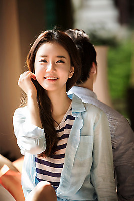 포토 JPG 해외기획촬영 라이프스타일 커플 여자 남자 행복 커플라이프 휴식 미소 사람 동양인 상반신 성인 두명 앞모습 아웃포커스 30대 기댐 한국인 등맞대기 즐거움 2015년태국 장년만 성인만 국내포토 감정 뷰포인트 컨셉 관계 모션 촬영기법 표정 인종 생활 장년 파일형식