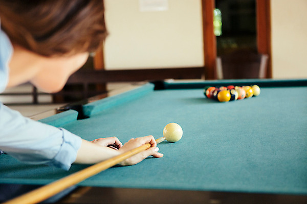 포토 JPG 해외기획촬영 여자 포즈 놀이 휴식 한명 사람 동양인 상반신 성인 30대 한국인 포켓볼 즐거움 당구공 당구대 당구채 2015년태국 여자만 여자한명만 성인여자만 성인한명만 성인여자한명만 장년만 장년여자만 장년여자한명만 성인만 국내포토 1 감정 컨셉 공 인종 장년 당구 당구용품 파일형식