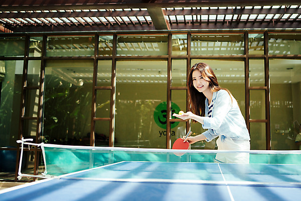 포토 JPG 해외기획촬영 여자 놀이 휴식 한명 서기 미소 들기 사람 동양인 상반신 성인 옆모습 30대 한국인 탁구채 탁구 즐거움 준비자세 탁구공 탁구대 2015년태국 여자만 여자한명만 성인여자만 성인한명만 성인여자한명만 장년만 장년여자만 장년여자한명만 성인만 국내포토 1 감정 뷰포인트 포즈 컨셉 공 모션 표정 인종 장년 구기 라켓 탁구용품 준비 파일형식