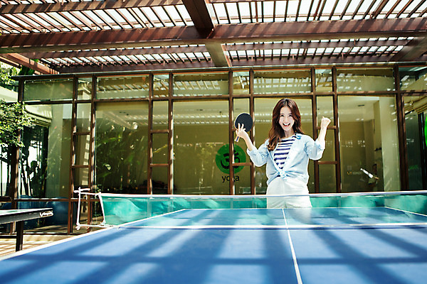 포토 JPG 해외기획촬영 여자 놀이 휴식 한명 서기 웃음 들기 사람 동양인 손짓 상반신 성인 앞모습 30대 파이팅 한국인 탁구채 탁구 즐거움 탁구대 2015년태국 여자만 여자한명만 성인여자만 성인한명만 성인여자한명만 장년만 장년여자만 장년여자한명만 성인만 국내포토 1 감정 뷰포인트 컨셉 모션 표정 인종 장년 구기 라켓 탁구용품 파일형식