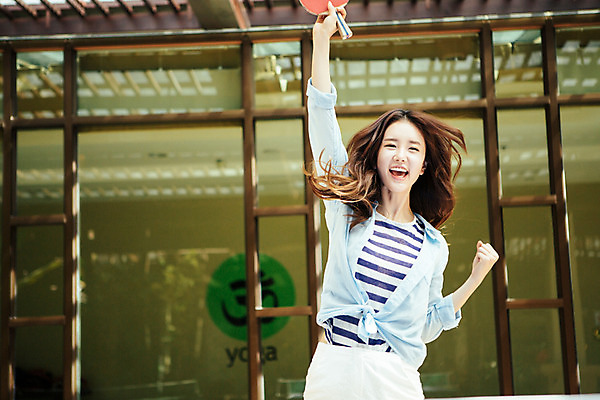 포토 JPG 해외기획촬영 여자 놀이 휴식 한명 웃음 들기 사람 동양인 상반신 성인 앞모습 30대 손들기 한국인 우승 탁구채 탁구 즐거움 2015년태국 여자만 여자한명만 성인여자만 성인한명만 성인여자한명만 장년만 장년여자만 장년여자한명만 성인만 국내포토 1 감정 뷰포인트 컨셉 모션 표정 인종 장년 구기 라켓 최고 탁구용품 파일형식