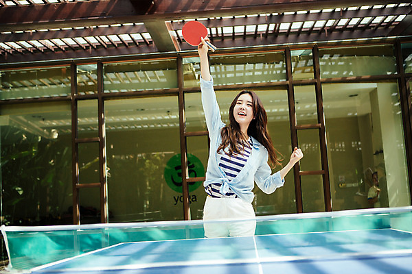 포토 JPG 해외기획촬영 여자 놀이 휴식 한명 서기 웃음 들기 사람 동양인 상반신 성인 앞모습 30대 손들기 기쁨 한국인 우승 탁구채 탁구 즐거움 탁구대 2015년태국 여자만 여자한명만 성인여자만 성인한명만 성인여자한명만 장년만 장년여자만 장년여자한명만 성인만 국내포토 1 감정 뷰포인트 컨셉 모션 표정 인종 장년 구기 라켓 최고 탁구용품 파일형식