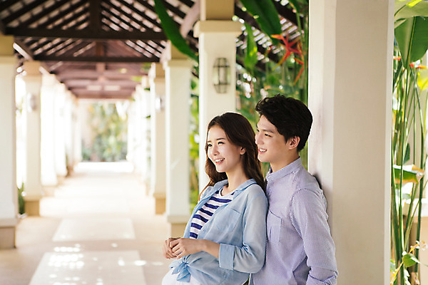 포토 JPG 주간 해외기획촬영 라이프스타일 커플 여자 남자 행복 커플라이프 휴식 사랑 미소 사람 동양인 상반신 성인 야외 두명 옆모습 30대 기댐 한국인 즐거움 손모으기 2015년태국 장년만 성인만 국내포토 자연요소 감정 뷰포인트 컨셉 관계 모션 표정 인종 손짓 생활 장년 파일형식