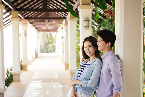 포토 JPG 주간 해외기획촬영 라이프스타일 커플 여자 남자 행복 커플라이프 휴식 사랑 미소 사람 동양인 상반신 성인 야외 두명 옆모습 30대 기댐 한국인 즐거움 2015년태국 장년만 성인만 국내포토 자연요소 감정 뷰포인트 컨셉 관계 모션 표정 인종 생활 장년 파일형식