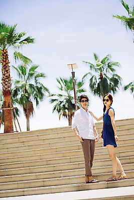 포토 JPG 주간 전신 해외기획촬영 라이프스타일 커플 여자 남자 커플라이프 서기 미소 사람 동양인 성인 야외 두명 옆모습 30대 선글라스 계단 한국인 추억 즐거움 입내밀기 2015년태국 장년만 성인만 안경낌 국내포토 자연요소 감정 안경 뷰포인트 컨셉 관계 모션 표정 인종 생활 장년 파일형식