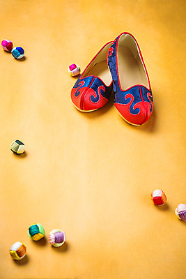 포토 JPG 스튜디오촬영 배너 명절 백그라운드 신발 실내 사람없음 추석 오브젝트 공기놀이 공기돌 플랫레이 국내포토 전통 기념일 놀이 내부 플랫 파일형식