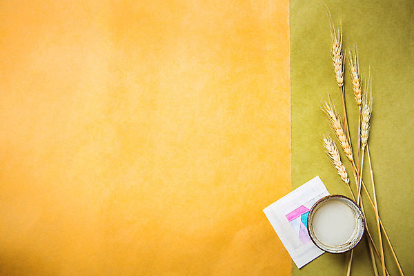 포토 JPG 스튜디오촬영 식물 배너 명절 배경화면 백그라운드 실내 사람없음 추석 컵받침 한지 오브젝트 보리 막걸리 플랫레이 국내포토 전통 기념일 종이 곡류 주류 내부 플랫 받침대 파일형식