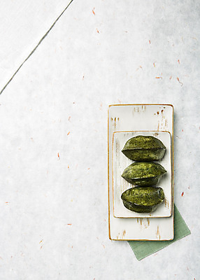 포토 JPG 스튜디오촬영 접시 배너 명절 음식 백그라운드 떡 실내 사람없음 추석 한지 오브젝트 송편 추석음식 명절음식 플랫레이 국내포토 전통 식기 기념일 종이 내부 전통음식 플랫 파일형식