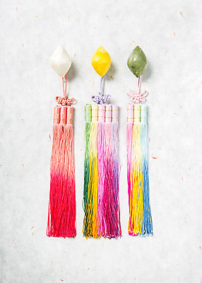 포토 JPG 스튜디오촬영 배너 명절 음식 백그라운드 떡 실내 사람없음 추석 한지 오브젝트 노리개 송편 추석음식 명절음식 플랫레이 국내포토 전통 기념일 종이 전통소품 내부 전통음식 플랫 파일형식