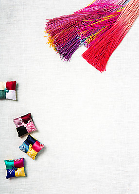 포토 JPG 스튜디오촬영 배너 명절 백그라운드 전통소품 실내 사람없음 장식 추석 한지 오브젝트 노리개 플랫레이 국내포토 전통 기념일 종이 내부 플랫 파일형식