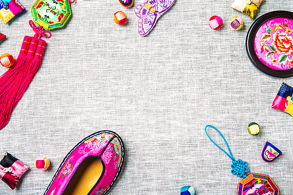 포토 JPG 스튜디오촬영 배너 명절 배경화면 백그라운드 전통소품 실내 사람없음 추석 오브젝트 노리개 꽃신 공기돌 플랫레이 국내포토 전통 기념일 신발 내부 플랫 공기놀이 파일형식