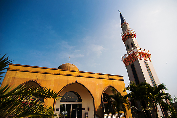 포토 JPG 해외이미지 전통 아시아 종교 여행 건축양식 하늘 휴가 사람없음 건물 초록색 파란색 햇빛 믿음 탑 흰색 사찰 중앙 이슬람교 박물관 모스크 대리석 동쪽 아랍에미리트 라마단 숭배 해외202004 해외포토 건축물 건축 감정 나라 컬러 재료 중동 종교건축 태양 방향 파일형식 이미지허브