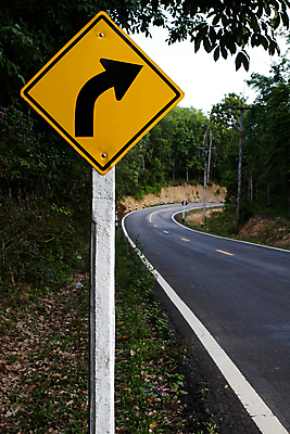 포토 JPG 해외이미지 나무 구름 계절 공원 아시아 도로 길 선 여행 밭 태국 자연 하늘 동양인 풍경 사람없음 초록색 여름 빛 태양 농장 자유 시골 도시 숲 땅 굴곡 길가 방법 선로 해외202004 해외포토 자연요소 식물 공공시설 나라 컬러 컨셉 농업 교통시설 인종 생태계 파일형식 이미지허브