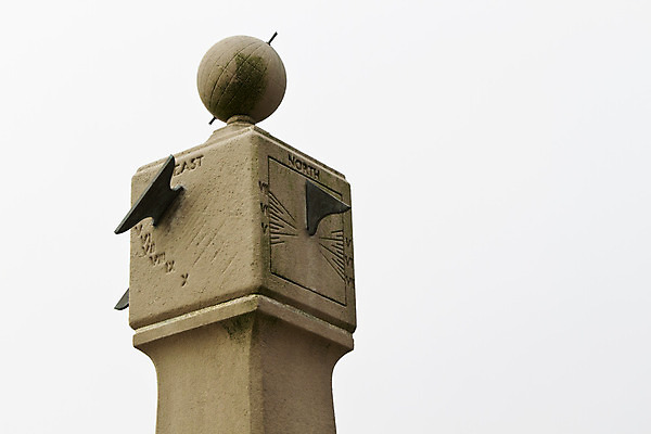 포토 JPG 해외이미지 상징 시계 하늘 날씨 이끼 사람없음 태양 갈색 바위 기구 공구 시간 원형 우아함 선탠 큼 방향 스마트 심볼 받침대 각도 북쪽 동쪽 흐림 진행 곰팡이 구식 카피스페이스 세련 해외202004 해외포토 자연요소 도형 컬러 컨셉 공백 돌_바위 도구 크기 파일형식 이미지허브