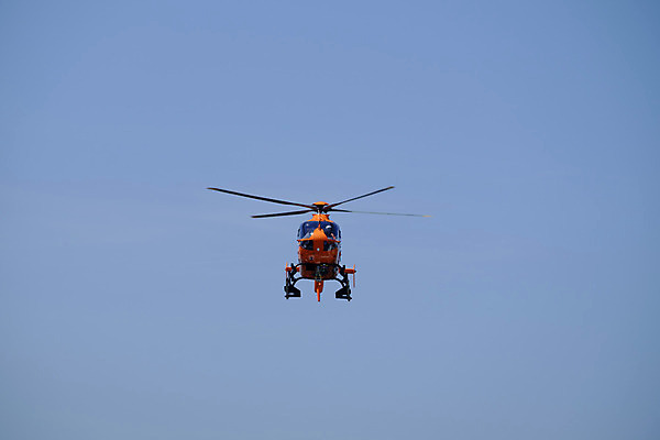 포토 JPG 해외이미지 백그라운드 교통시설 하늘 스키 영국 산 독일 경비 풍경 사람없음 빨간색 파란색 흰색 긴급 구출 헬리콥터 사건 항공 서비스 검색 휴양지 알프스 착륙 헬프 바이에른 해외202004 해외포토 유럽 컬러 교통 겨울스포츠 비행기 안전 장소 도움 보호 시설 파일형식 이미지허브
