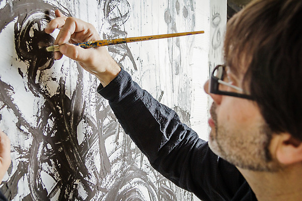 포토 JPG 해외이미지 직업 손 남자 상상 창조 미술 한명 취미 페인트 붓 업무 그림 예술가 캔버스 페인트붓 화가 명품 섞기 핸드메이드 아크릴 해외202004 해외포토 1 재질 문화예술 사람 신체부위 작업 상품 파일형식 이미지허브