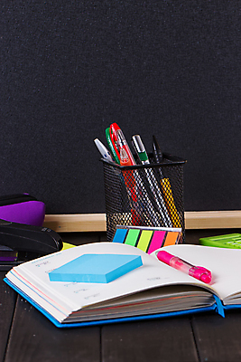 포토 JPG 해외이미지 라이프스타일 알파벳 교육 꽃 백그라운드 컨셉 비즈니스 유리 탁자 돋보기 잉크 사랑 미술 사람 사람없음 목재 책 상자 사무실 연필 펜 다이어리 쪽지 공책 수확 골동품 기록 오픈 역사 편지 책상 부식 문서 복고 문학 구식 백자 옛날 방식 해외202004 해외포토 나무 식물 영어 감정 가구 농업 재료 재질 문화예술 문구용품 학용품 생활 필기구 사무용품 도자기 파일형식 이미지허브