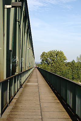 포토 JPG 해외이미지 건축양식 교통시설 하늘 사람없음 금속 기차 좁은 철강 철책 해외202004 해외포토 건축 육상교통 교통 재질 대중교통 시설 파일형식 이미지허브