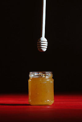 포토 JPG 해외이미지 손 디자인 꽃 음식 백그라운드 오렌지 재료 곰 자연 유리 탁자 디저트 건강 사람없음 목재 태양 노란색 주방 흰색 시골 신선 머리빗 항아리 투명 액체 막대기 황금 붓기 닫기 달콤 약초 냄비 벌 국자 유기농 꽃가루 아몬드 패키지 꿀 벌집 내추럴 구성 밀랍 바이오 해외202004 해외포토 자연요소 나무 식물 동물 웰빙 컬러 가구 곤충 과일 포유류 모션 재질 주방용품 신체부위 견과류 미용용품 도자기 풀_식물 맛 솥 가루 생태계 파일형식 이미지허브