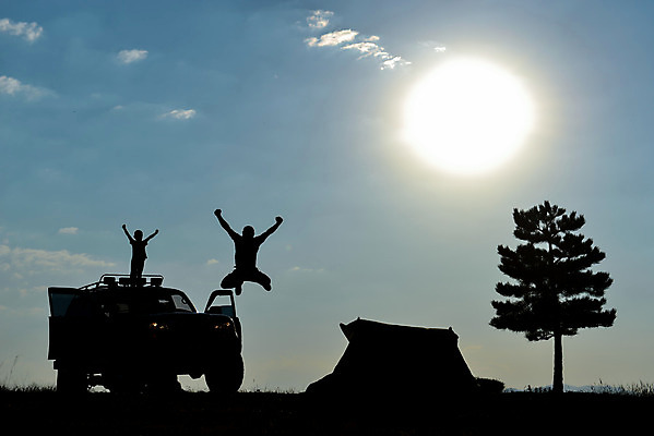 포토 JPG 해외이미지 나무 직업 행복 실루엣 무기 어린이 통신 가족 산 스트레스 따뜻함 건강 사람없음 태양 평화 일출 활발 캠핑 오픈 메시지 아빠 가득함 손목시계 긍정 산소 해외202004 해외포토 자연요소 식물 감정 시계 컨셉 장신구 관계 레저 촬영기법 사람 노을 원소 파일형식 이미지허브