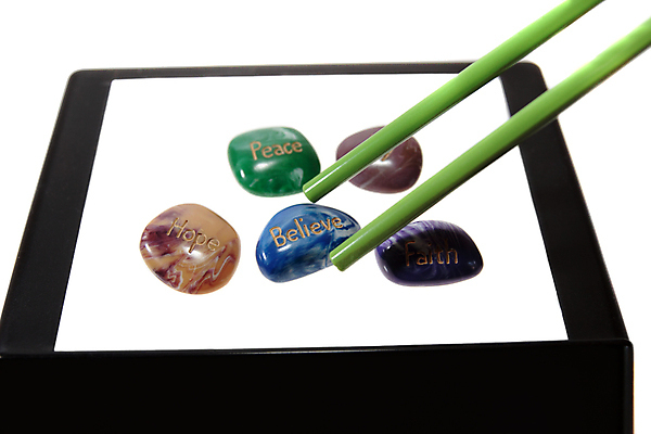 포토 JPG 해외이미지 기독교 종교 분홍색 생각 젓가락 조명 새해 그림자 사람없음 초록색 파란색 빛 반사 평화 믿음 보라색 성경 중국 희망 침묵 기쁨 조약돌 기도 최고 영혼 긍정 대리석 신성 고딕 신앙심 줄서기 특별함 많음 해외202004 해외포토 감정 아시아 컬러 컨셉 재료 종교용품 모션 수저 소리 돌_바위 파일형식 이미지허브