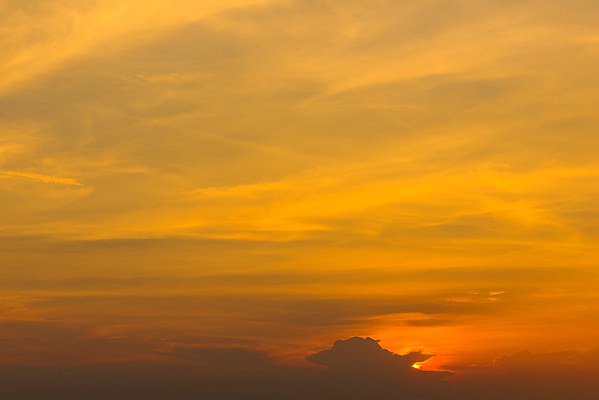 포토 JPG 해외이미지 구름 백그라운드 오렌지 자연 하늘 아침 추상 불꽃 풍경 사람없음 야외 빨간색 여름 빛 햇빛 태양 노란색 평화 일출 맑음 침묵 황혼 일몰 새벽 광선 뜨거움 황금 장면 공상 천국 강렬 웅장함 해외202004 해외포토 주간 자연요소 계절 컬러 컨셉 무늬 과일 불 날씨 노을 소리 생태계 파일형식 이미지허브