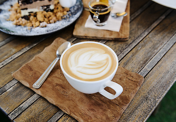 포토 JPG 해외이미지 접시 커피 음료 음식 백그라운드 탁자 아침 휴식 사람없음 야외 목재 컵 갈색 식당 초콜릿 어둠 거품 카페 우유 머그컵 흰색 신선 뜨거움 아침식사 널 정상 크림 책상 오브젝트 질감 복고 아로마 카푸치노 에스프레소 단절 라떼 카페인 스타일 해외202004 해외포토 주간 나무 식기 컬러 가구 컨셉 재료 디저트 유제품 상점 식사 파일형식 이미지허브